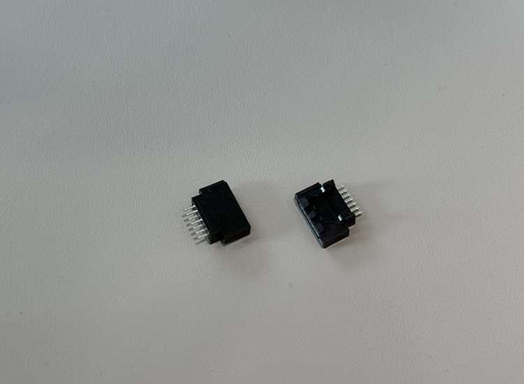 SATA 7P带弹片母座焊线式居中180°镀金 15U”