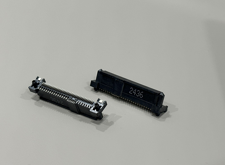 SFF-8639 U.2 连接器 SAS 68P母座SMT镀金30U”SAS4/PCIE