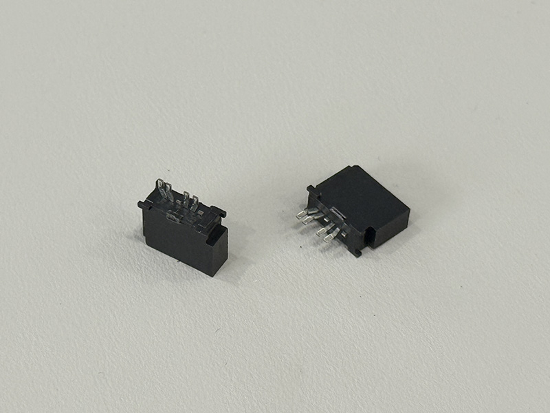 SATA 06P 母座焊线式（1、4 切 Pin）180°镀金 30u“