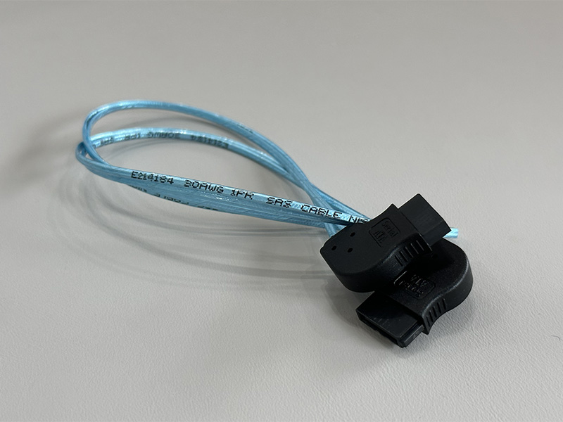 SATA 7P母头 带铁弹片 转 7P母头 带铁弹片 数据线（SATA 7P F LEFT WITH LOCK TO SATA 7P F RIGHT WITH LOCK）