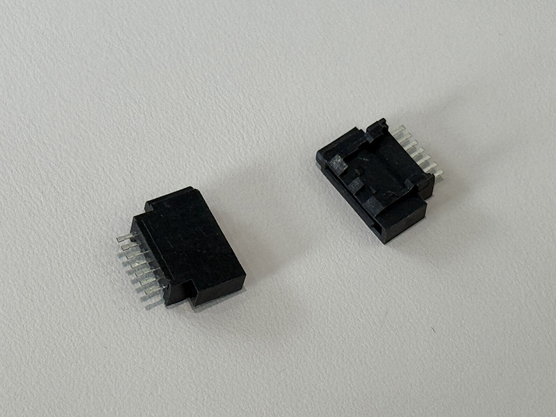 SATA 7P带弹片母座焊线式180°镀金 15u”（SAS 3.0）