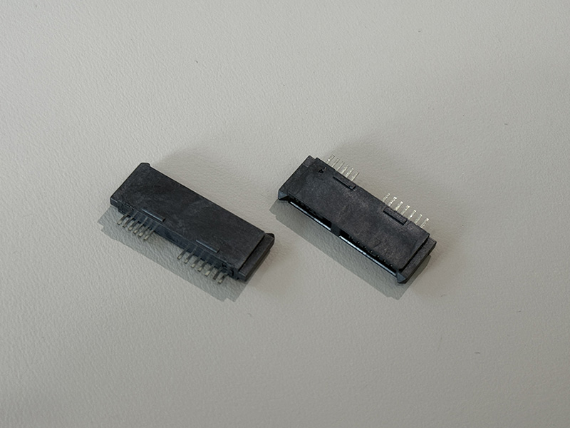 SATA 13P母座 DIP 式 180°镀金 G/F