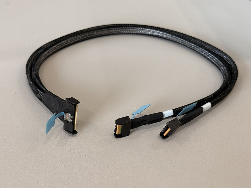 MCIO 8X 转 4X-2端口 长度 500 毫米（MCIO 8X TO MCIO 4X-2 L=500MM）