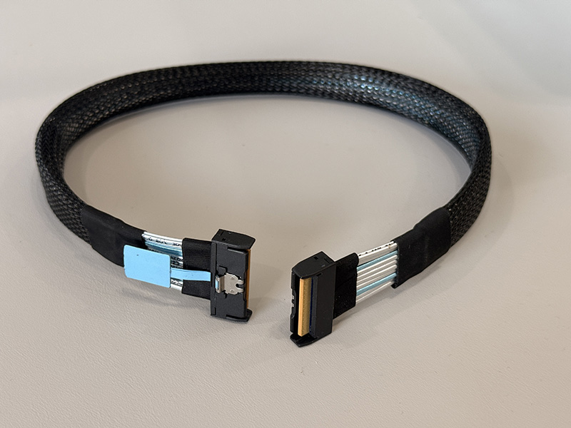 MCIO 8X 转 MCIO 8X 线缆 PCIE 扩展线，长度500毫米（MCIO 8X STR TO MCIO 8X STR PCIE L=500MM）