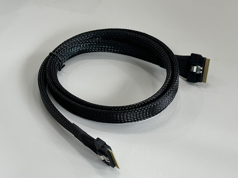 电脑信号线束Mini SAS Slim SFF-8654 8x TO Mini SAS slim SFF-8654 8X L=1000MM 32AWG 85ohm