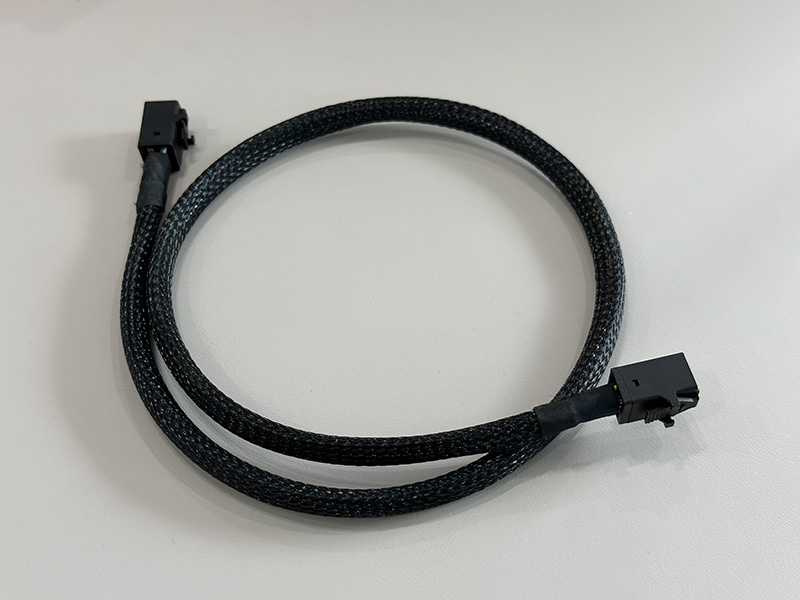 MINI SAS 转 MINI SAS 8643 接口线缆 长度 600 毫米（MINI SAS 8643 TO MINI SAS 8643 L=600mm）