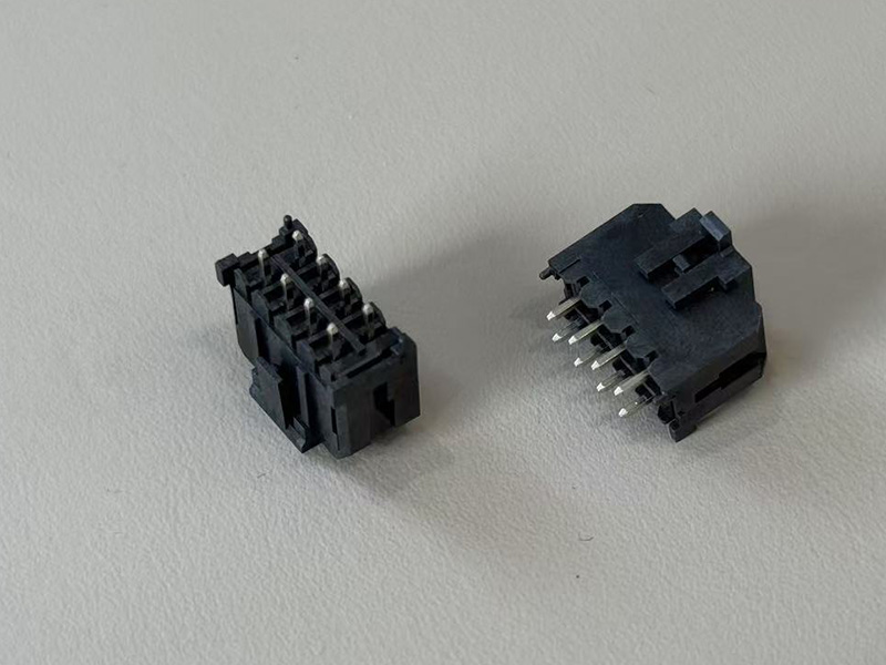 Micro FIT3.0直立式双排针座带柱子 镀锡100u” 2x4PIN外漏2.6MM