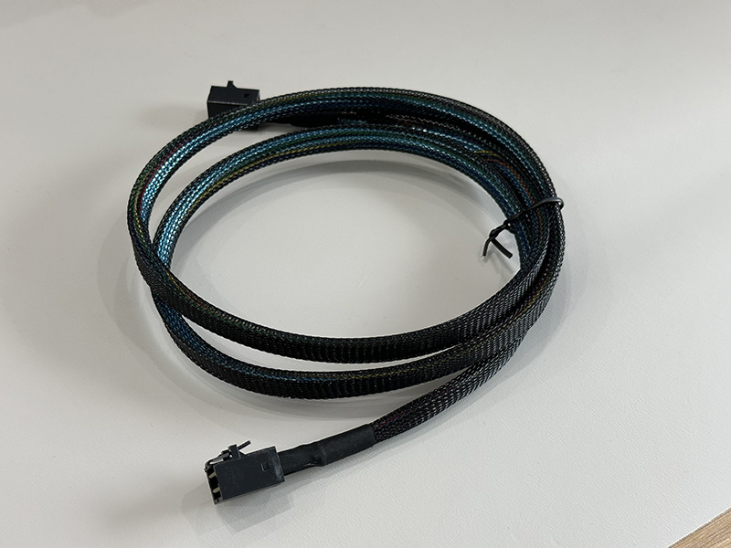 MINI SAS 转 MINI SAS SFF-8643 长度 1 米（MINI SAS HD SFF-8643 TO MINI SAS HD SFF-8643 L=1000mm）