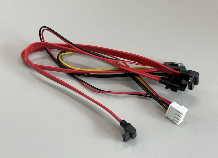 SATA 7P+15P 母头 转 SATA 7P + VH 3.96 4P 转 SATA 13P 母头带铁弹片转换线（SATA 7+15P F TO SATA 7P 90° +VH 3.96 4P TO SATA 13P F WITH LOCK）